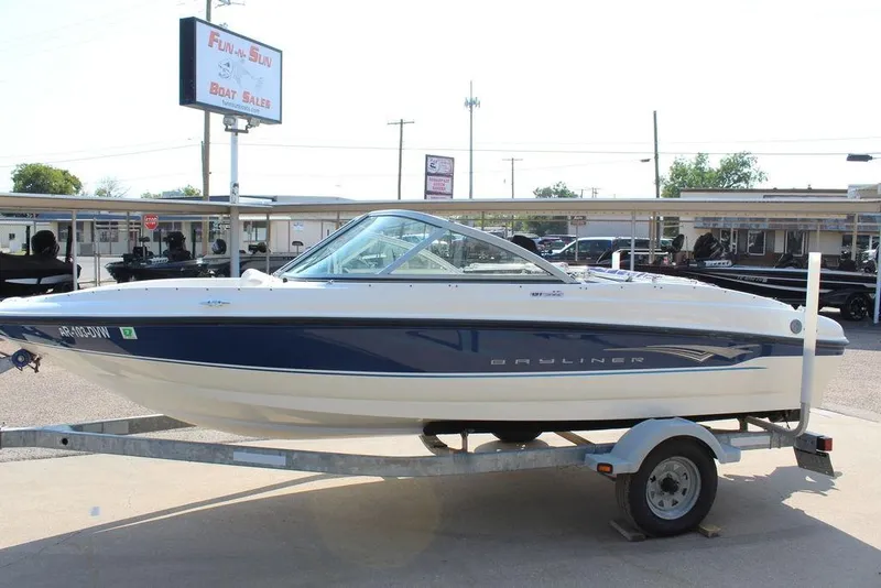 Slide: The Image of 2009 Bayliner 175 GT boat on trailer at Fun-n-Sun Boat Sales dealership. - 7