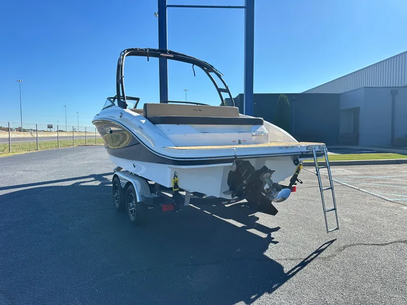 Slide: The Image of Sea Ray SPX 210 2026 - 1
