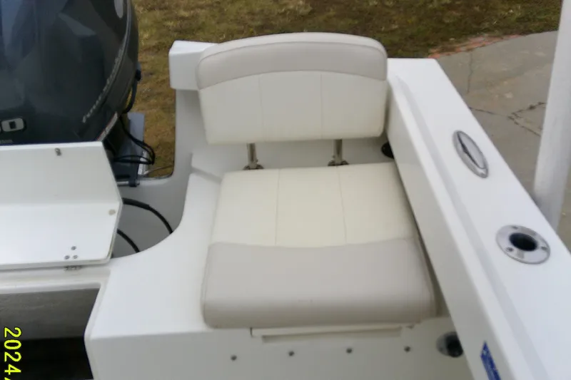 Slide: The Image of 2016 Parker 2100 Special Edition boat seat and motor detail. - 30