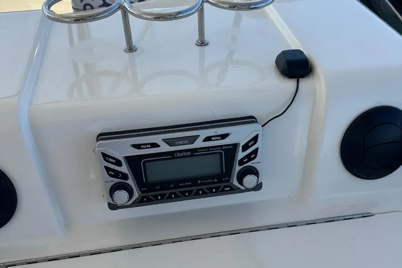 Slide: The Image of Clarion stereo system on 2005 Sea Ray 500 Sedan Bridge yacht dashboard. - 27