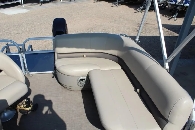 Slide: The Image of 2020 Sun Tracker BASS BUGGY® 16 DLX pontoon boat with beige seating. - 13