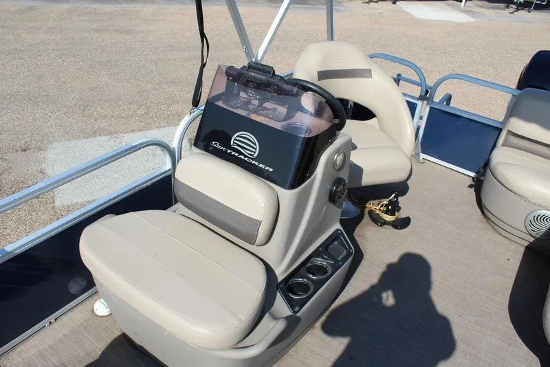 Slide: The Image of 2020 Sun Tracker BASS BUGGY® 16 DLX boat interior with beige seating and console. - 7