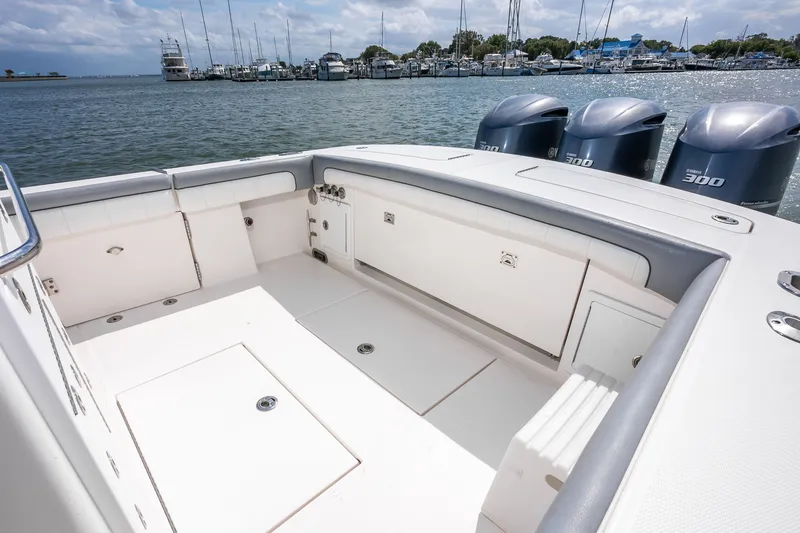 Slide: The Image of Regulator Marine 34 FS 2018 - 7