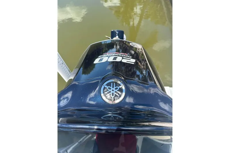 Slide: The Image of 2014 Pathfinder 2200 V Tournament Edition boat engine, reflecting water and sky. - 21