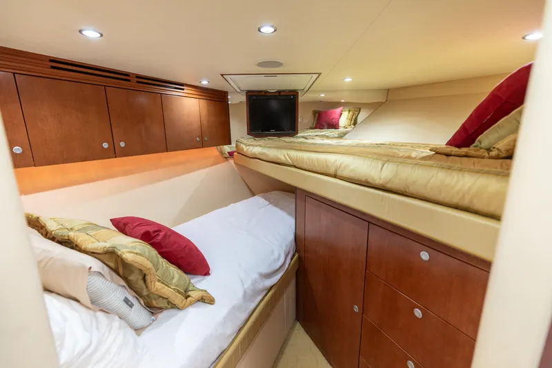 Slide: The Image of 2008 Hatteras 60 Convertible VIP Stateroom - 14