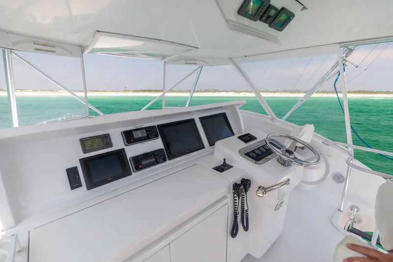 Slide: The Image of 2008 Hatteras 60 Convertible Helm 5 - 22