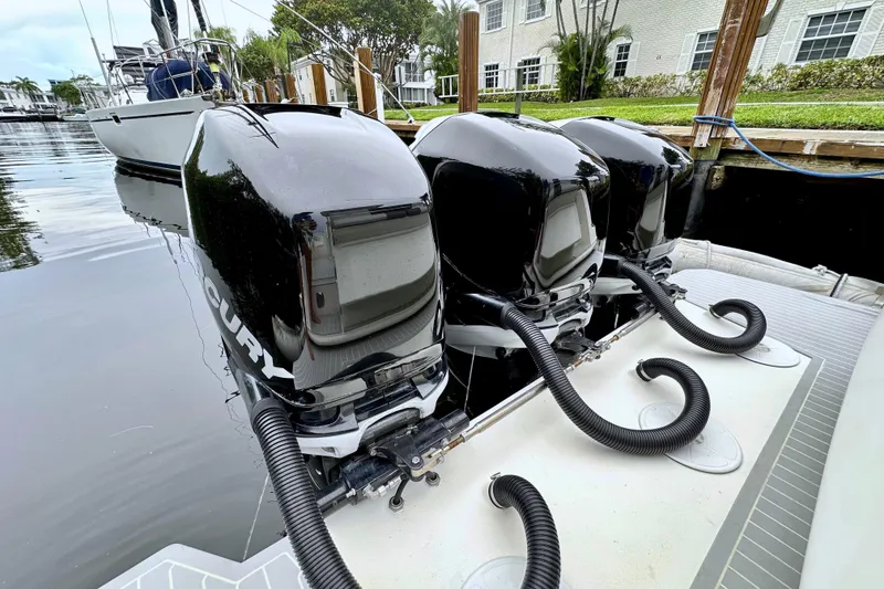 Slide: The Image of Azimut Verve 40 2013 - 11