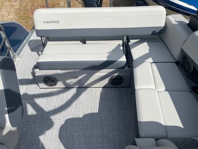 Slide: The Image of Harris Grand Mariner 230 2026 - 6