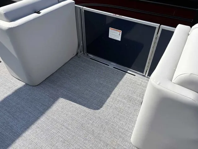 Slide: The Image of Harris Cruiser 210 2026 - 3