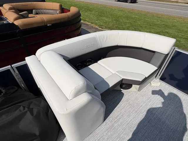 Slide: The Image of Harris Cruiser 210 2026 - 5