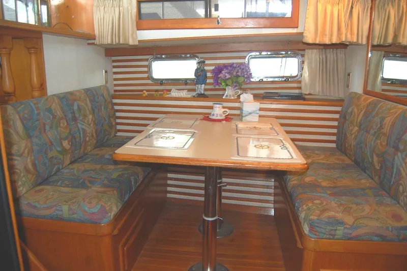 Slide: The Image of Galley dinette to port - 15