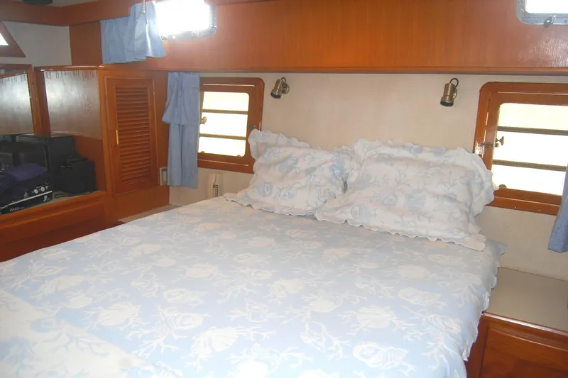 Slide: The Image of Master Stateroom berth. - 18