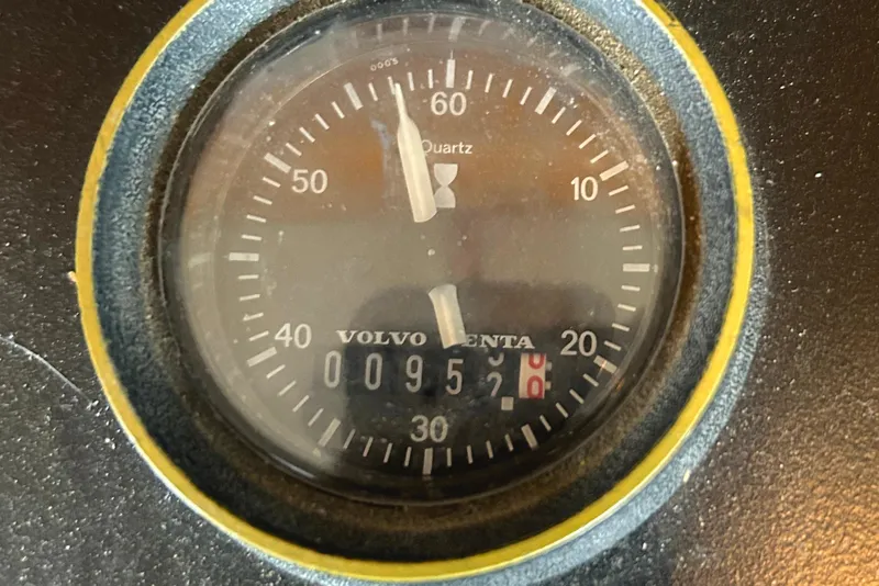 Slide: The Image of Volvo Penta gauge on 1988 CHB Ponderosa Motor Yacht dashboard, showing 95.2 hours. - 26
