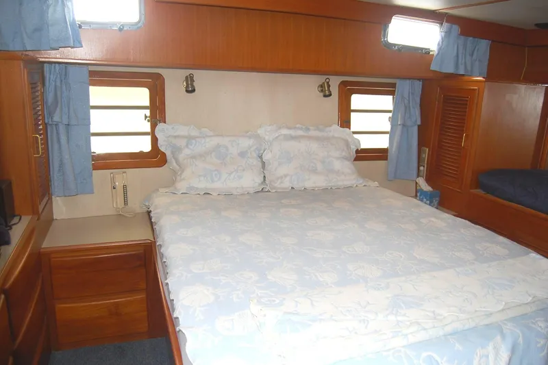 Slide: The Image of Master Stateroom berth looking aft - 4