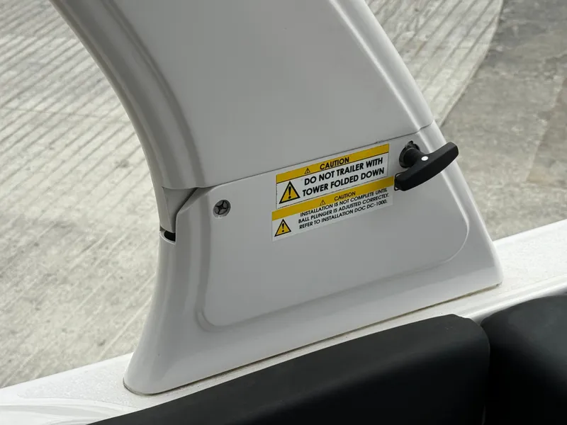 Slide: The Image of Warning label on a 2013 Four Winns H210 boat. - 15