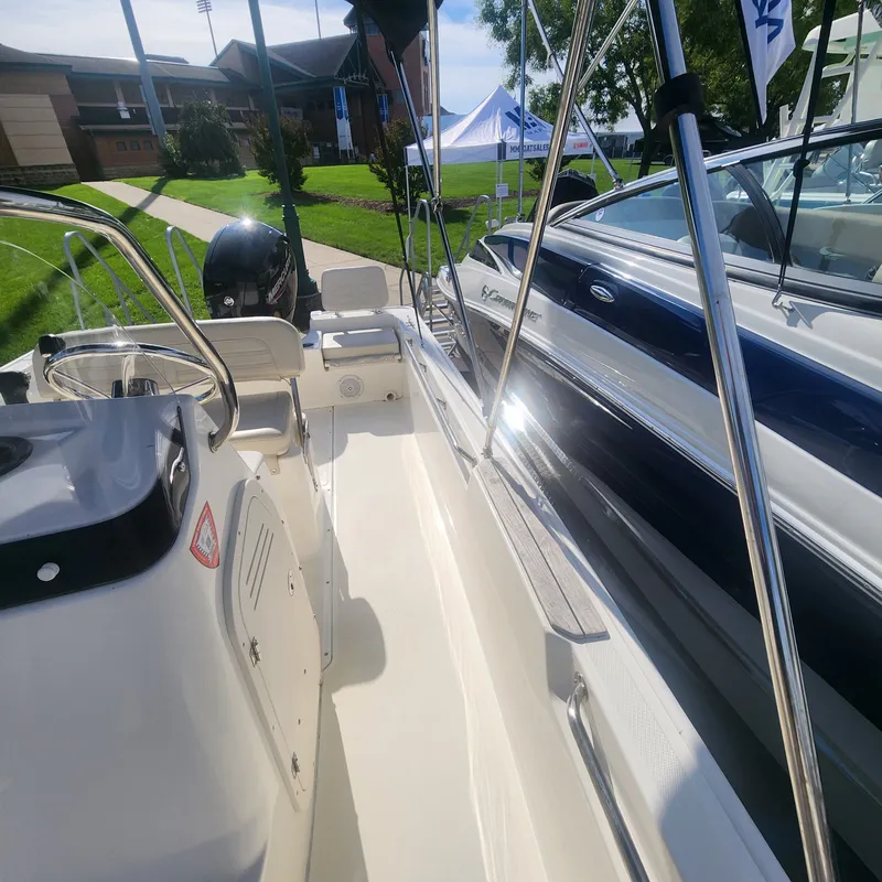 Slide: The Image of Boston Whaler 190 Montauk 2024 - 11