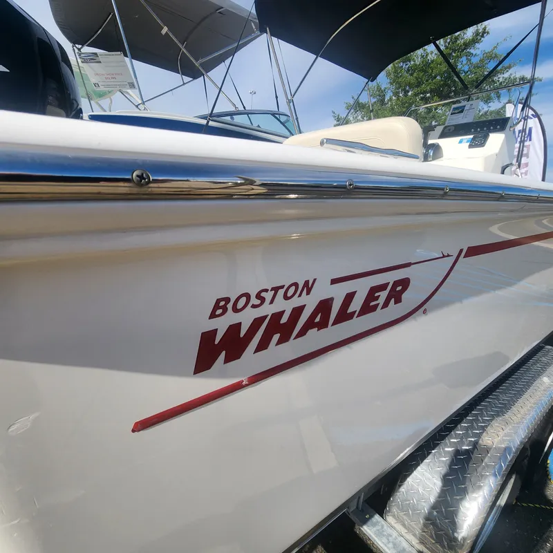 Slide: The Image of Boston Whaler 190 Montauk 2024 - 4