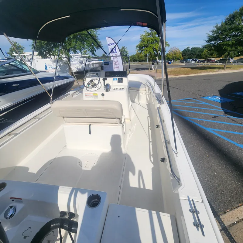 Slide: The Image of Boston Whaler 190 Montauk 2024 - 6