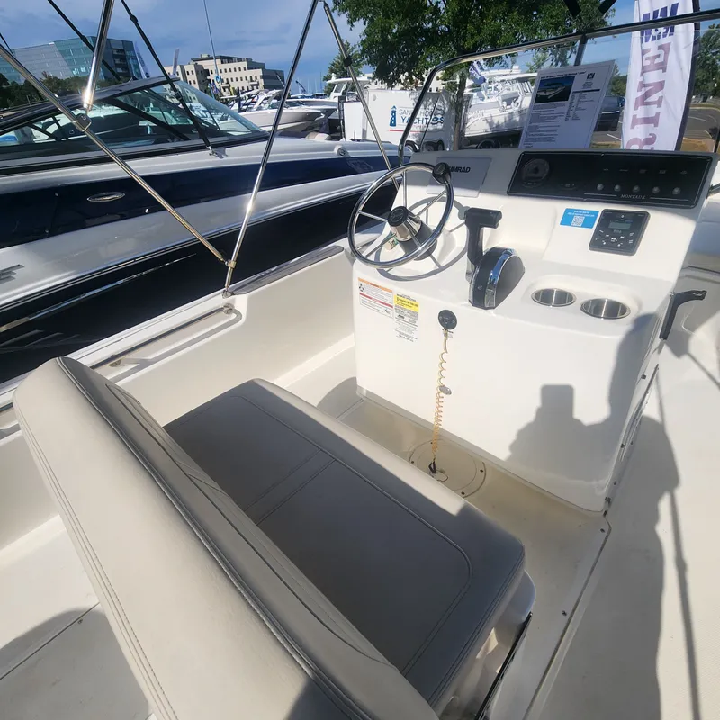 Slide: The Image of Boston Whaler 190 Montauk 2024 - 7