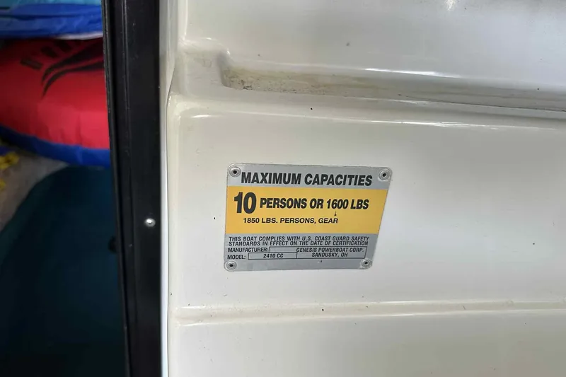 Slide: The Image of Capacity label on 1995 Genesis Boats 2505, maximum 10 persons or 1600 lbs. - 11