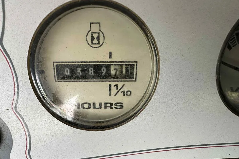 Slide: The Image of Hour meter showing 389.7 hours on a 1995 Genesis Boats 2505. - 17