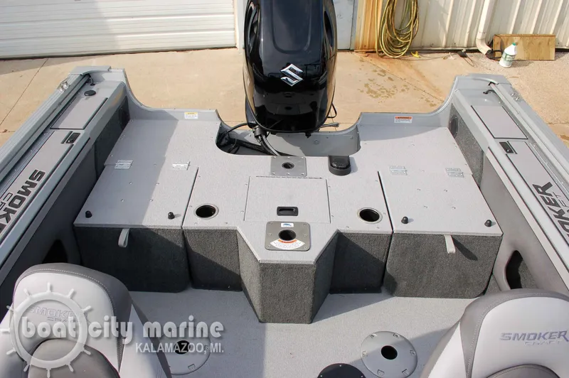 Slide: The Image of Smoker Craft Ultima 172 2025 - 12