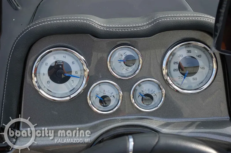 Slide: The Image of Smoker Craft Ultima 172 2025 - 14