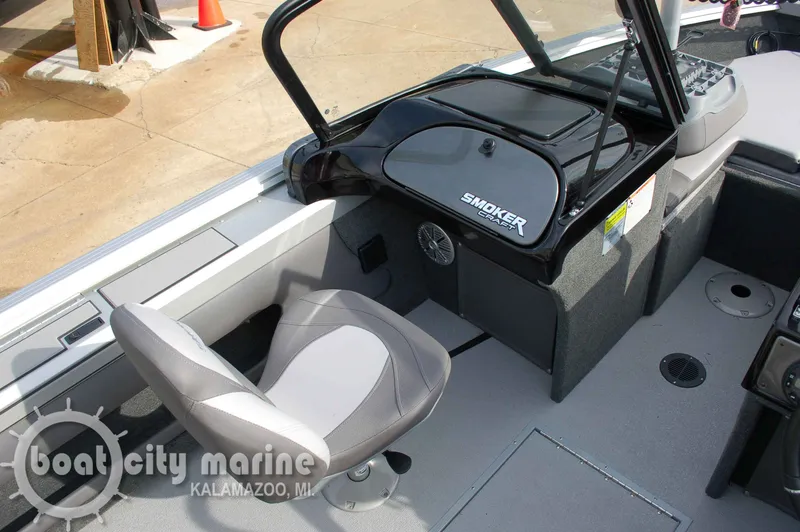 Slide: The Image of Smoker Craft Ultima 172 2025 - 17