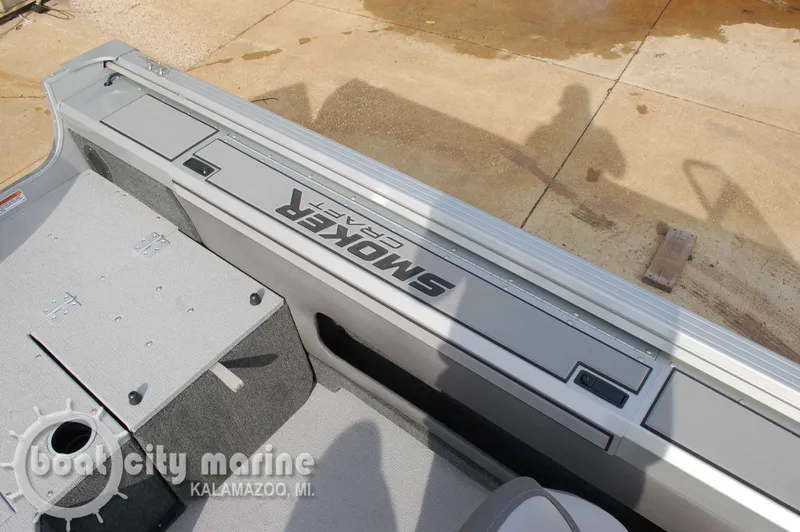 Slide: The Image of Smoker Craft Ultima 172 2025 - 18