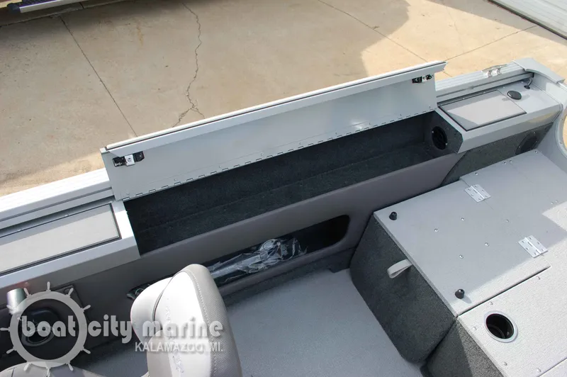 Slide: The Image of Smoker Craft Ultima 172 2025 - 20