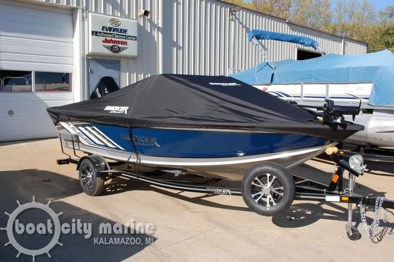 Slide: The Image of Smoker Craft Ultima 172 2025 - 21