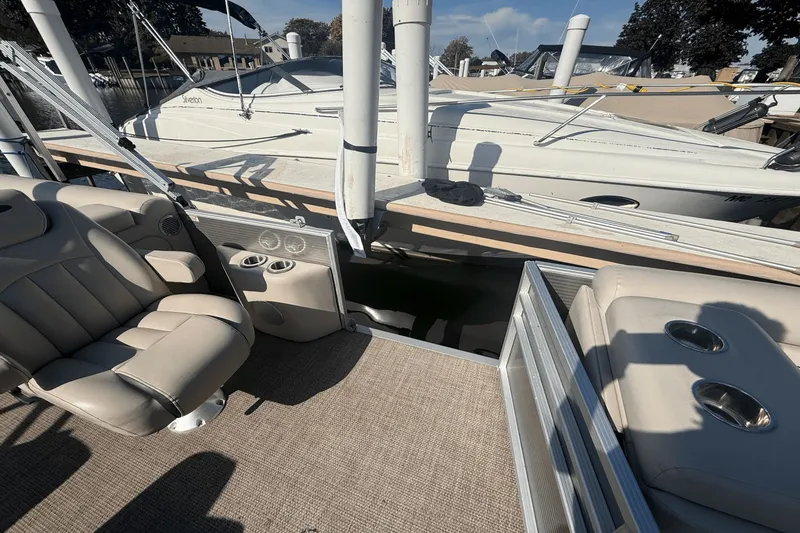 Slide: The Image of Bennington S22 TRITOON 2019 - 16