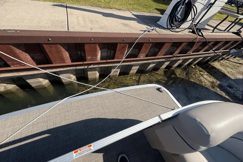 Slide: The Image of Bennington S22 TRITOON 2019 - 19