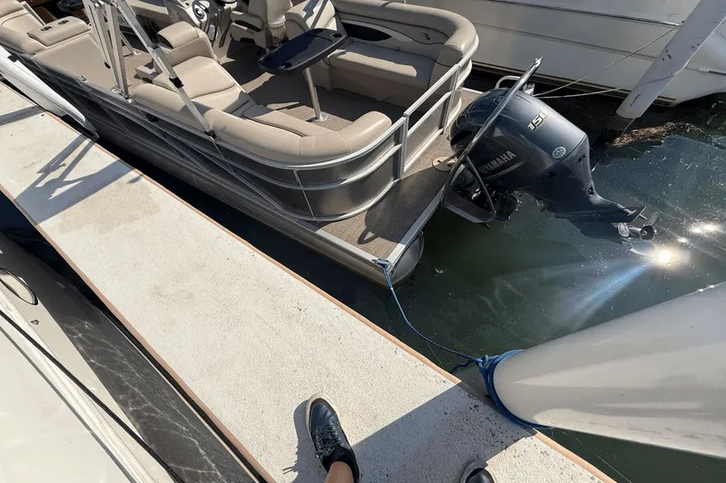 Slide: The Image of Bennington S22 TRITOON 2019 - 2