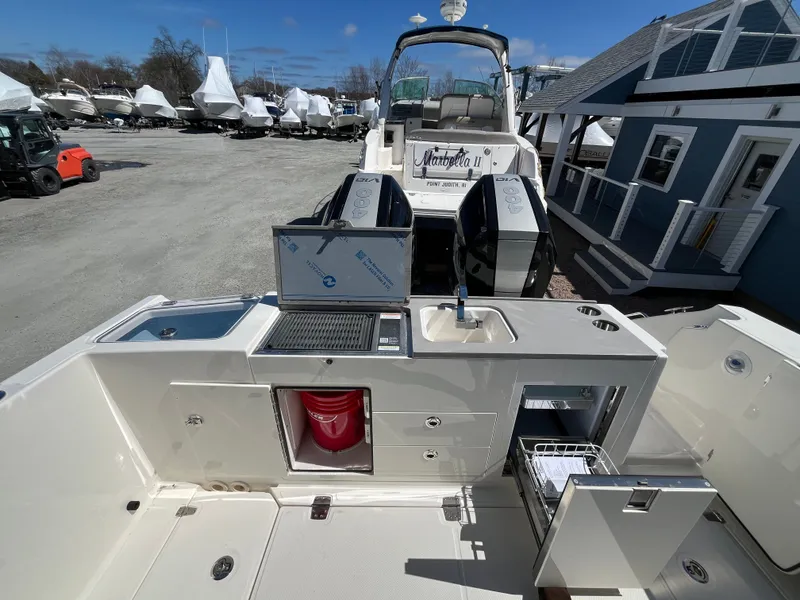 Slide: The Image of Boston Whaler 330 Vantage 2026 - 5
