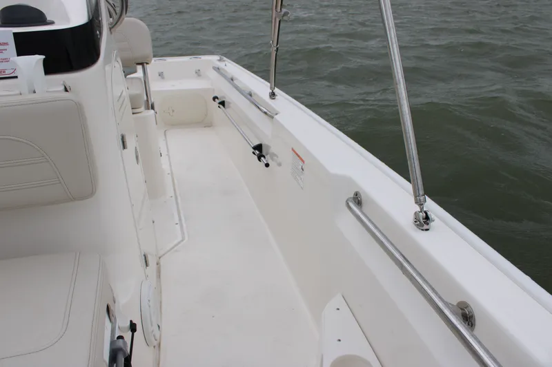 Slide: The Image of Boston Whaler 170 Montauk 2026 - 16