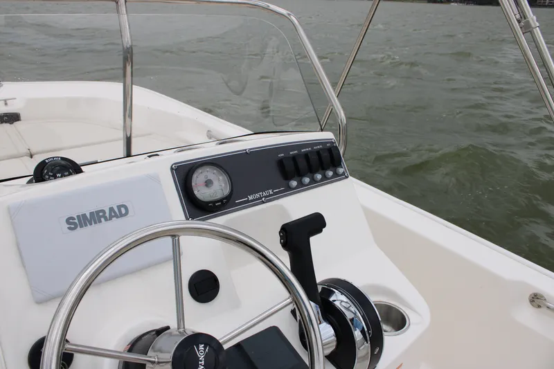 Slide: The Image of Boston Whaler 170 Montauk 2026 - 35