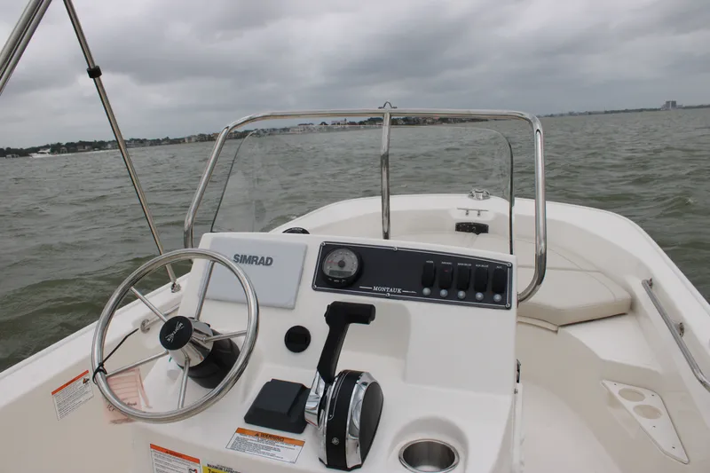 Slide: The Image of Boston Whaler 170 Montauk 2026 - 29
