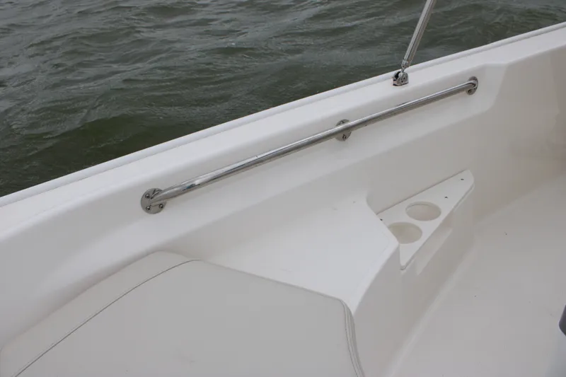 Slide: The Image of Boston Whaler 170 Montauk 2026 - 17