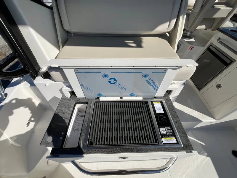 Slide: The Image of Boston Whaler 325 Conquest 2026 - 29