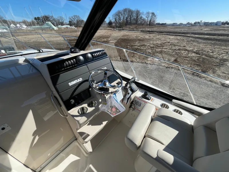 Slide: The Image of Boston Whaler 325 Conquest 2026 - 35