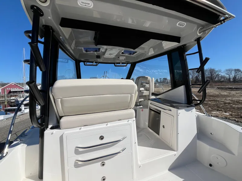 Slide: The Image of Boston Whaler 325 Conquest 2026 - 25