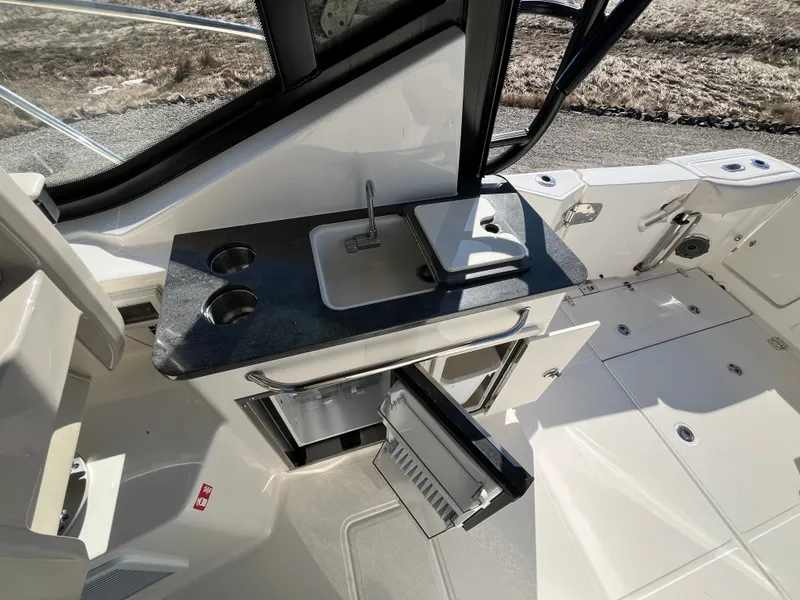Slide: The Image of Boston Whaler 325 Conquest 2026 - 31