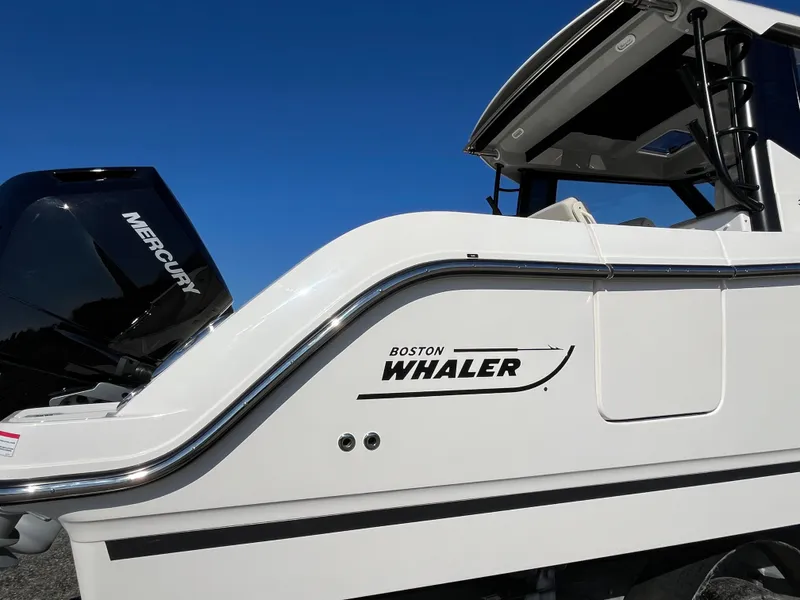 Slide: The Image of Boston Whaler 325 Conquest 2026 - 52