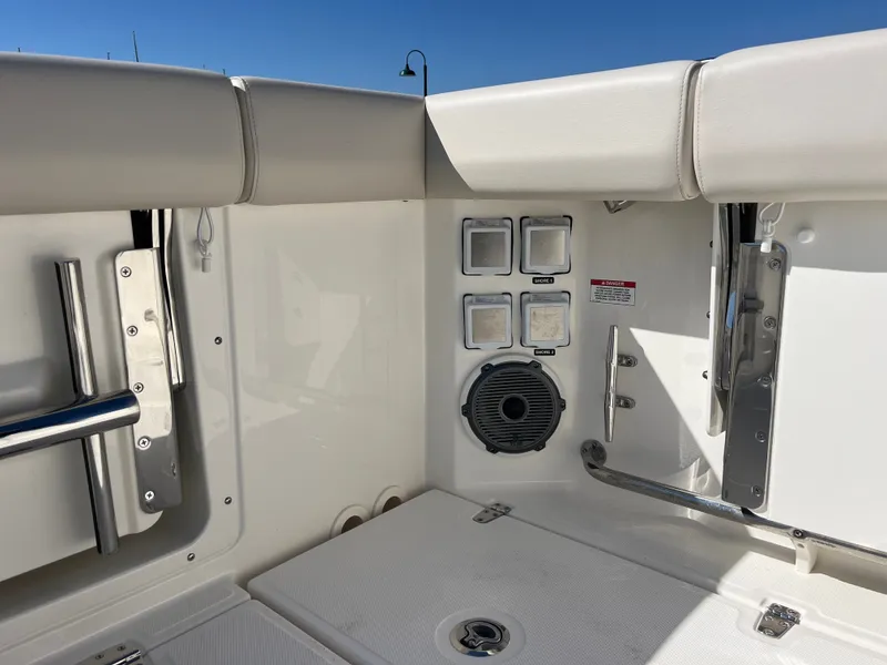 Slide: The Image of Boston Whaler 325 Conquest 2026 - 20