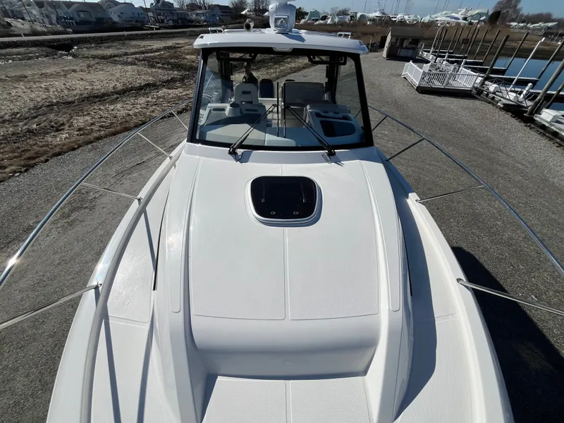 Slide: The Image of Boston Whaler 325 Conquest 2026 - 48