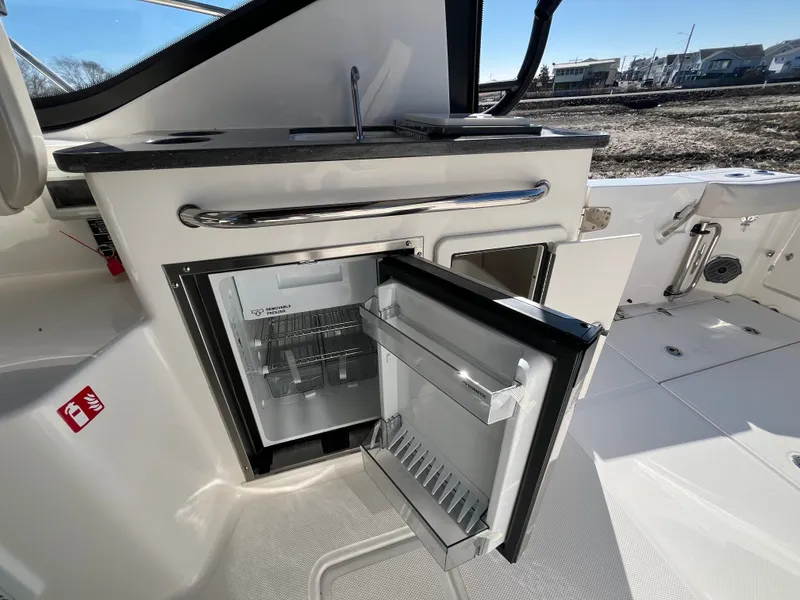 Slide: The Image of Boston Whaler 325 Conquest 2026 - 30