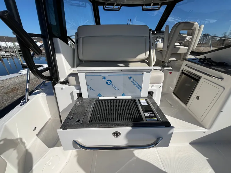 Slide: The Image of Boston Whaler 325 Conquest 2026 - 28