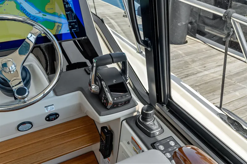 Slide: The Image of Boston Whaler 405 Conquest 2026 - 26