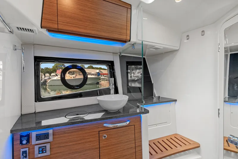 Slide: The Image of Boston Whaler 405 Conquest 2026 - 37